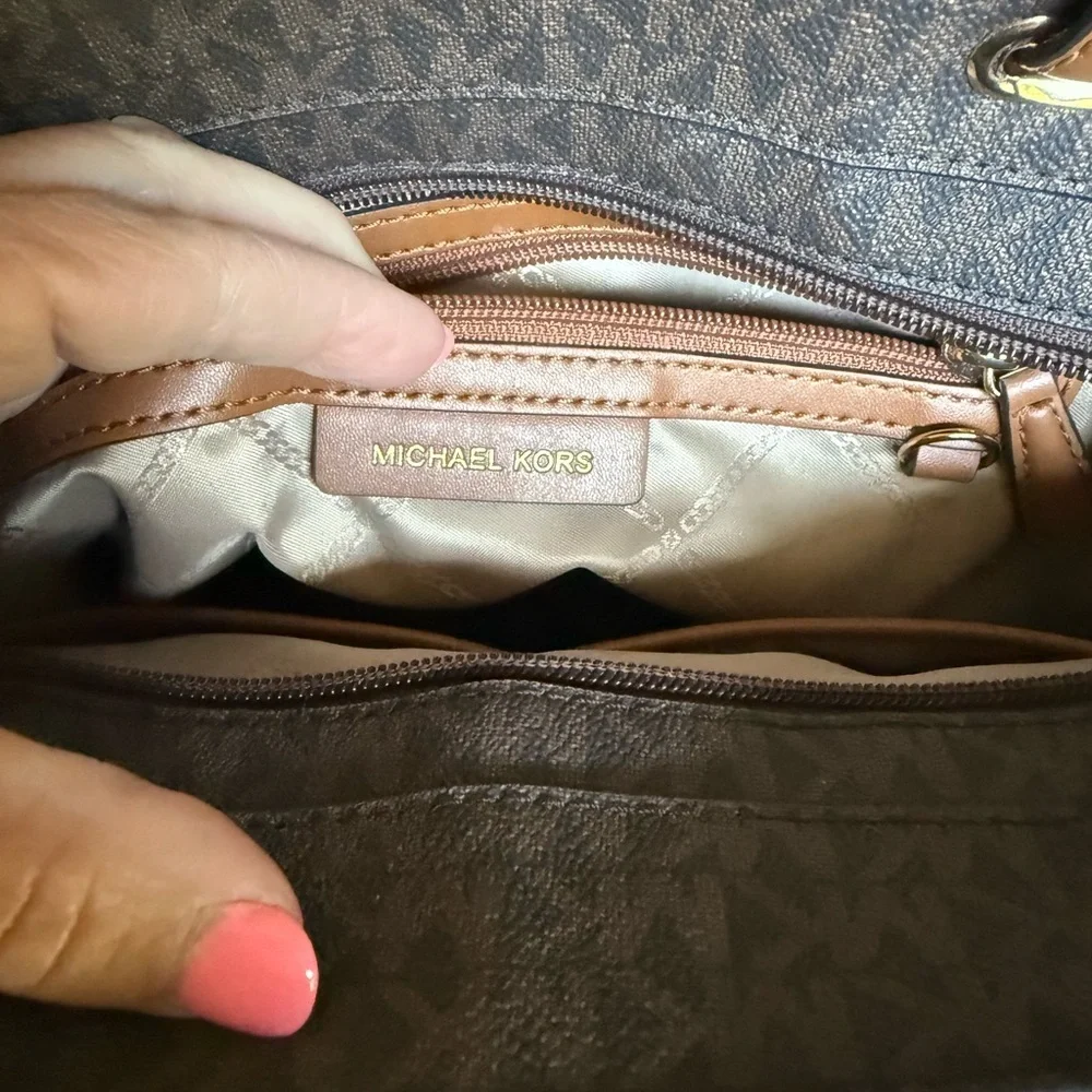 MICHAEL KORS Bedford Brown Acorn Leather Medium Top Zip Pocket Tote
